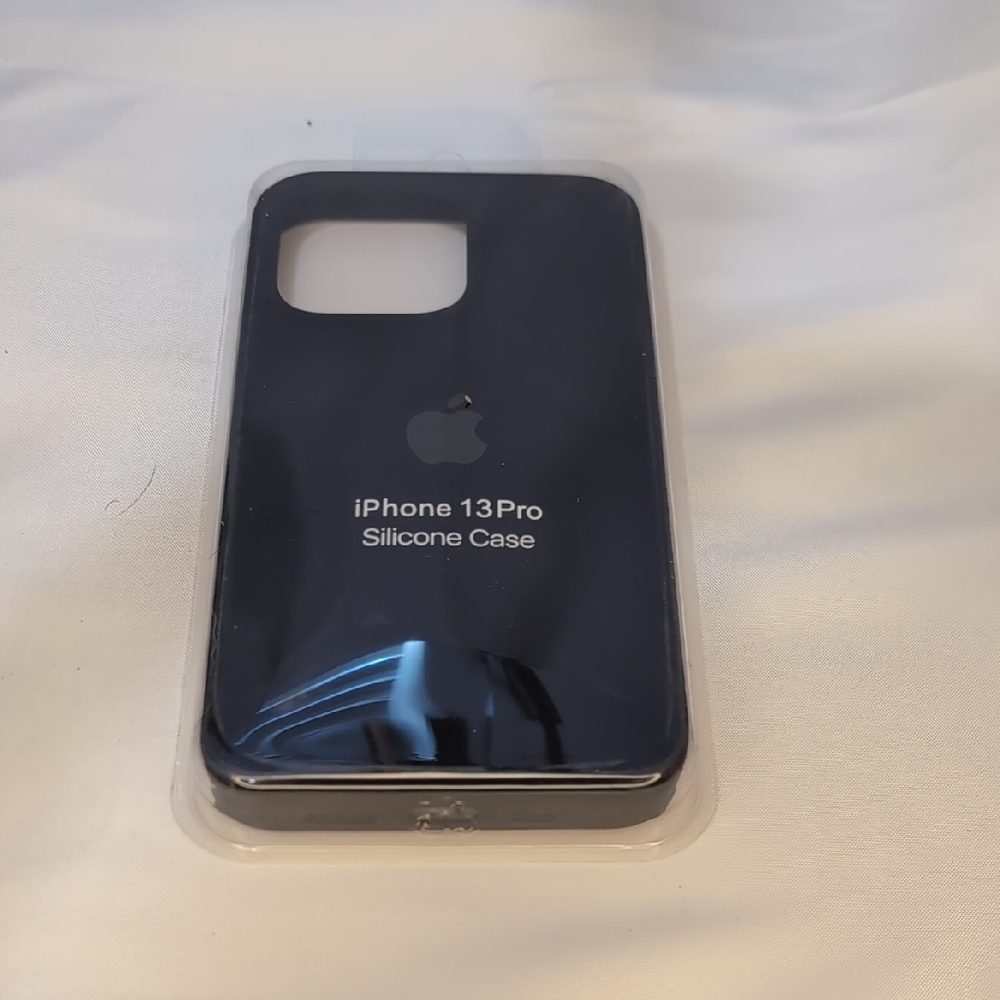 Apple iPhone 13 Pro Silicone Case - Midnight Blue